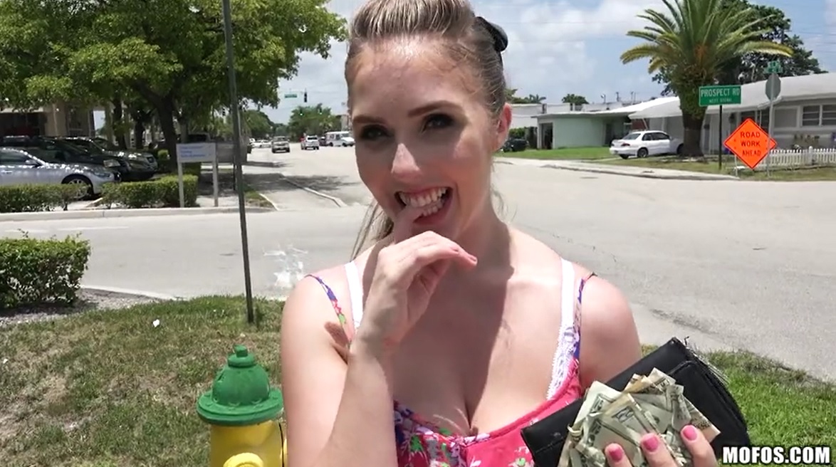 Girl Give Blowjob In Public For Money